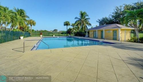 913 Meadows Cir, Boynton Beach FL  33436-8929 exterior