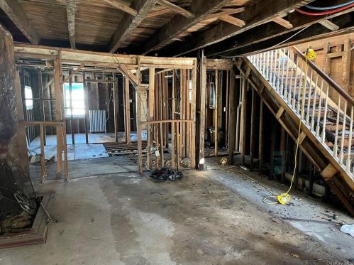 139 Kingsbridge Rd, Mount Vernon NY  10550-4929 exterior