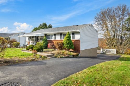 3181 Vermont Dr, New Kensington, PA 15068-3539