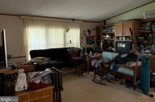 1002 Redwood Dr, Breinigsville PA  18031-1627 exterior