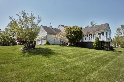 8 Nieland Dr, Warwick, NY 10990-3141