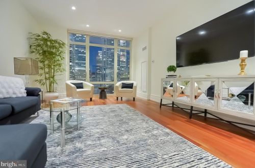 130 18th St, Philadelphia PA  19103-4923 exterior