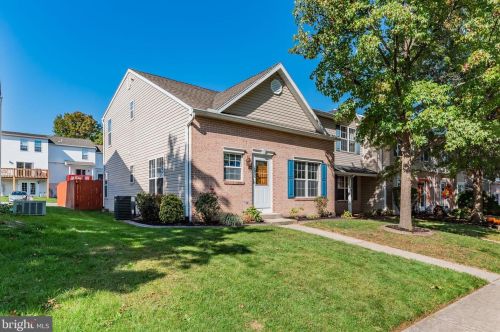 17 Southmont Dr, West Enola, PA 17025-2681