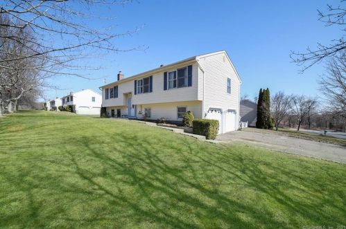 2 Menna Rd, Ansonia, CT 06401-2670