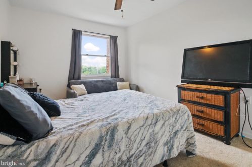 123 Davis Ave, Leesburg VA 20175-3405 exterior