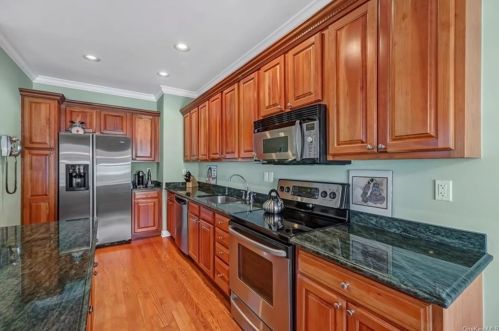 40 Briarbrook Dr, Briarcliff NY  10510-2075 exterior