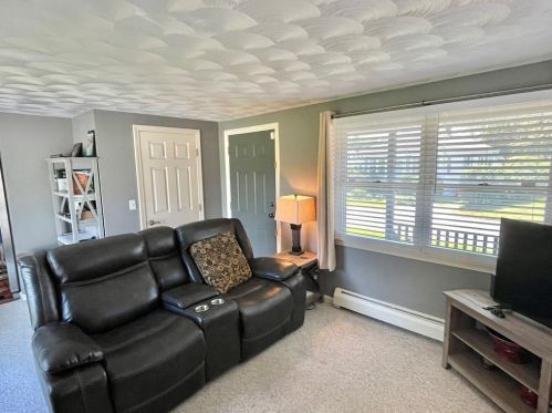 63 Oak St, Seekonk MA  02771-5212 exterior