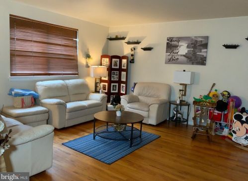 858 Hilton Dr, Lancaster, PA 17603-5836