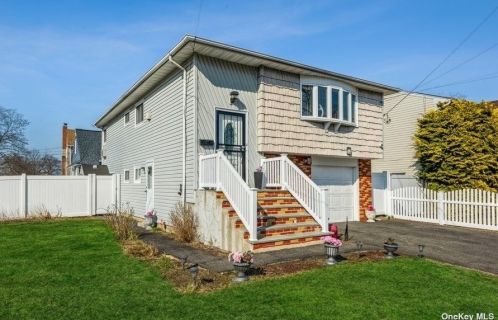 321 Clinton Ave, Roosevelt, NY 11575-1536