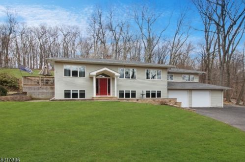 46 Summerfield Rd, Belvidere NJ  07823-2712 exterior