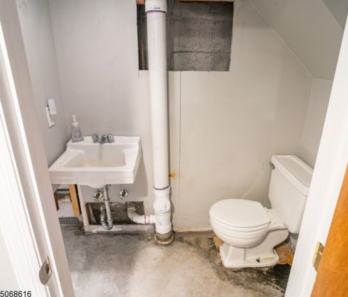 61 Grove Ave, Verona NJ  07044-1612 exterior