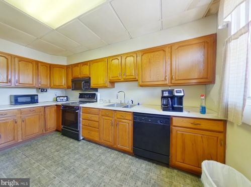34 Walnut St, Boothwyn, PA 19061-4632