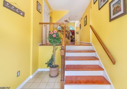 1 Kevin Rd, Lincoln Park, NJ 07035-2117