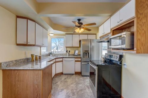 8140 Lynmar Ter, Milwaukee, WI 53222-1935