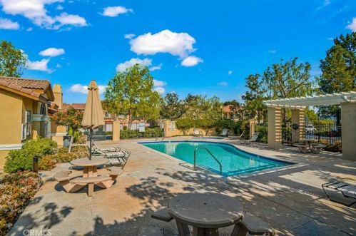 27960 Trillium Ln, Santa Clarita CA  91354-1211 exterior