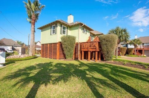 2814 Mayapan Ct, Galveston, TX 77554-6467