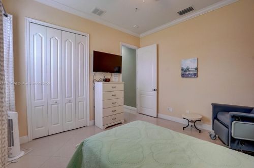 160 Saratoga Ave, Fort Pierce FL  34953-5974 exterior