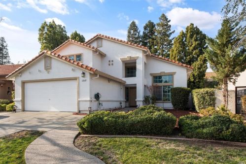 208 Bald Eagle Dr, Vacaville CA  95688-1054 exterior