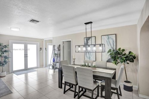 7215 15th Ave, Hialeah FL  33014-3805 exterior