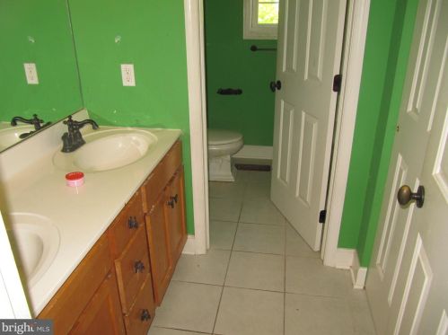 28 Berkshire Dr, Shrewsbury PA  17361-1130 exterior