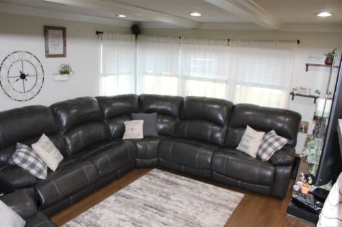 35 Hartford St, North Lindenhurst NY  11757-3843 exterior