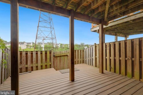 15739 John Diskin Cir, Woodbridge VA  22191-6551 exterior
