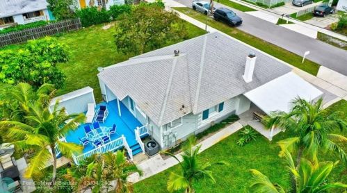 320 4 Ave, Delray Beach FL  33444-2717 exterior