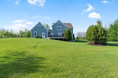 1465 Glen Oaks Ln, Thiensville WI  53092-2954 exterior