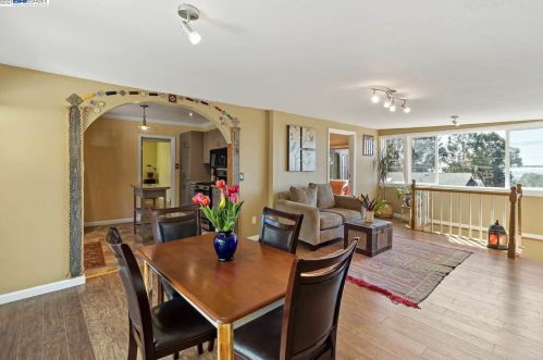 7950 Hillmont Dr, Oakland CA  94605-3521 exterior