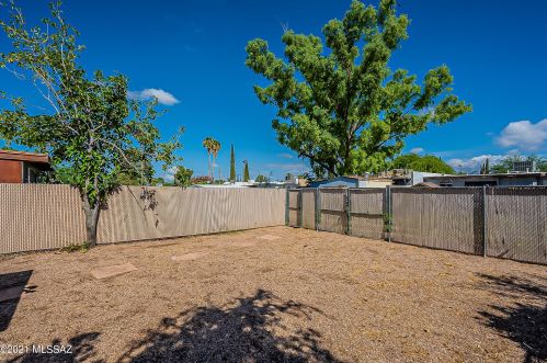 6725 Hawk Dr, Tucson AZ  85730-3247 exterior