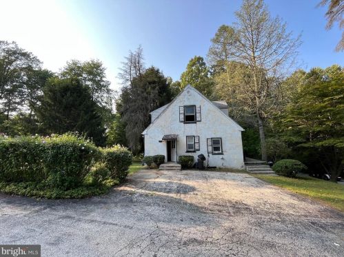 38 Summit Ave, Paoli, PA 19301-1136