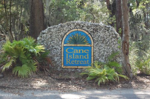 66 Bay Dr, Beaufort SC  29907-1755 exterior