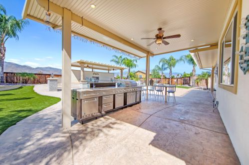 981 Park Ave, San Jacinto CA  92583-5407 exterior
