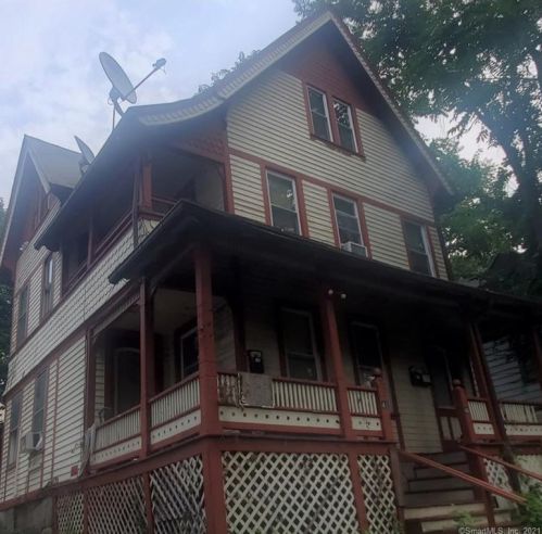 46 Manhan St, Waterbury, CT 06710-1843