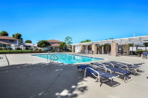 28147 Robin Ave, Santa Clarita CA  91350-2055 exterior