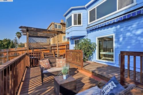 5109 Fairfax Ave, Oakland CA 94601-5410 exterior