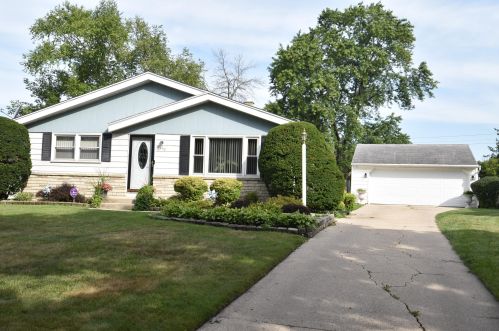 9340 Brentwood Ct, Milwaukee, WI 53224-5209