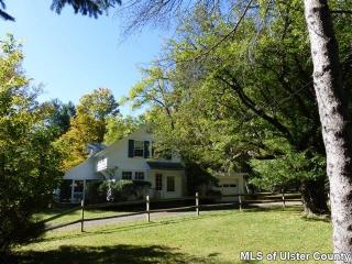 17 Bellows Ln, Woodstock, NY 12498-1205