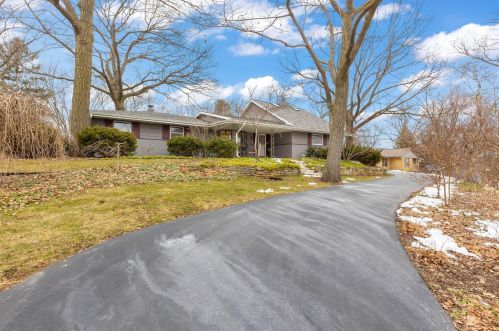21470 Cologne Rd, Waukesha, WI 53186-5411