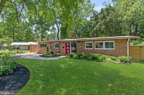 2902 Meadow View Rd, Falls Church, VA 22042-1313
