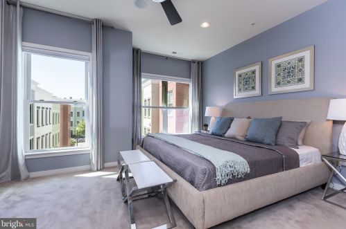 926 4 St, Washington DC 20003-3461 exterior