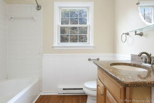 131 Main St, Raymond, NH 03077-2327