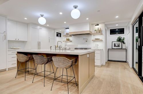 413 Bayview Dr, Manhattan Beach CA  90266-5717 exterior