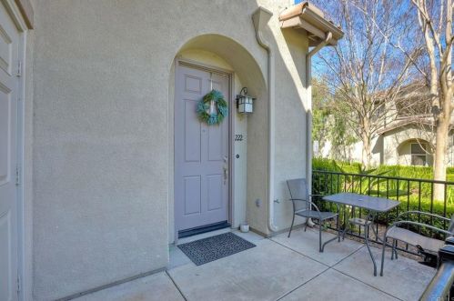 222 Calle Del Sol, Vista, CA 92083-3624