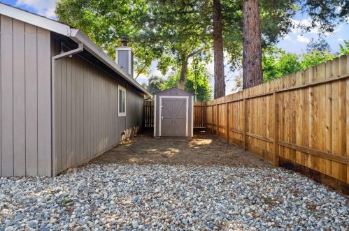 9271 Briles Ct, Elk Grove CA  95624-2451 exterior