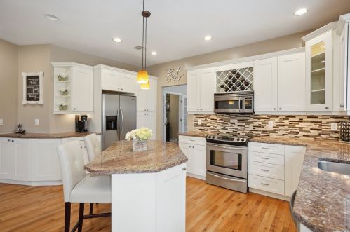 8 Raffaella Dr, Eastport NY  11941-1446 exterior
