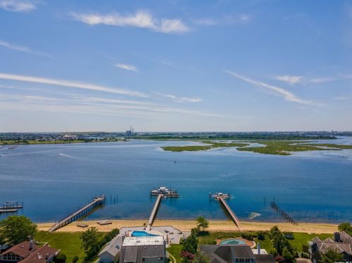 1045 Channel Dr, Hewlett NY  11557-2616 exterior