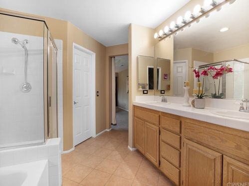 23810 Oak View Ln, Santa Clarita CA  91321-4661 exterior