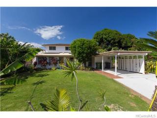 996 Holoholo St, Kailua, HI 96734-4017