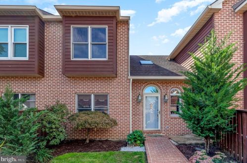 540 Peppercorn Sq, West Enola, PA 17025-2615